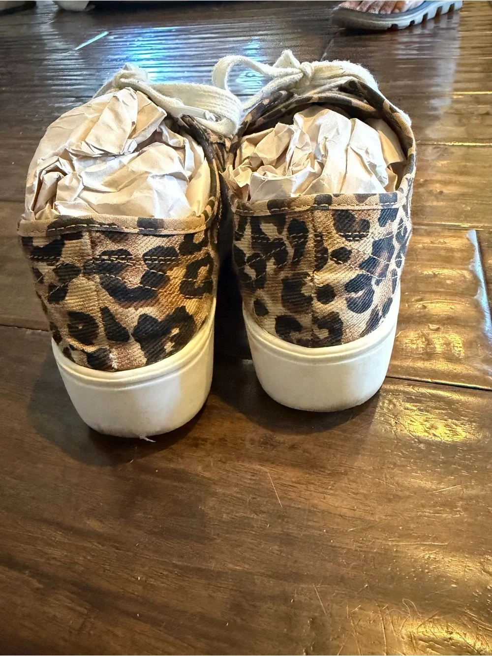 SO® Compelling Women's Platform Sneakers Leopard Size 7.5 Memory Foam Sock